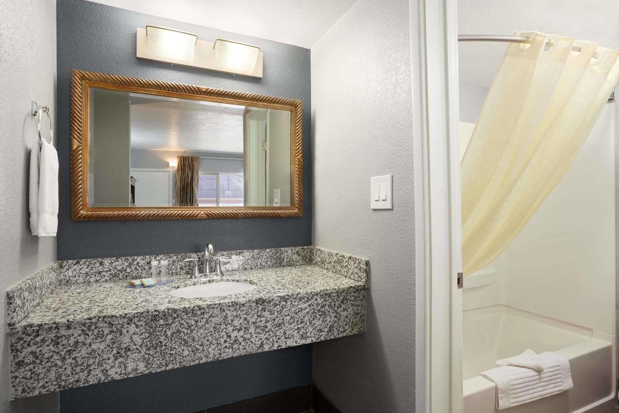 Travelodge By Wyndham Flagstaff Near I-40 외부 사진